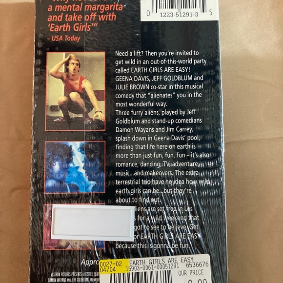 Earth Girls Are Easy Sealed VHS RARE - Picture 4 of 6